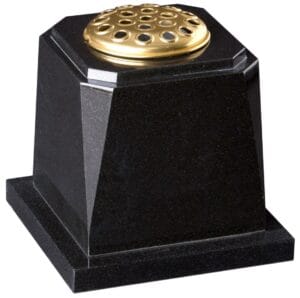 wg272 memorial vase with checkered top